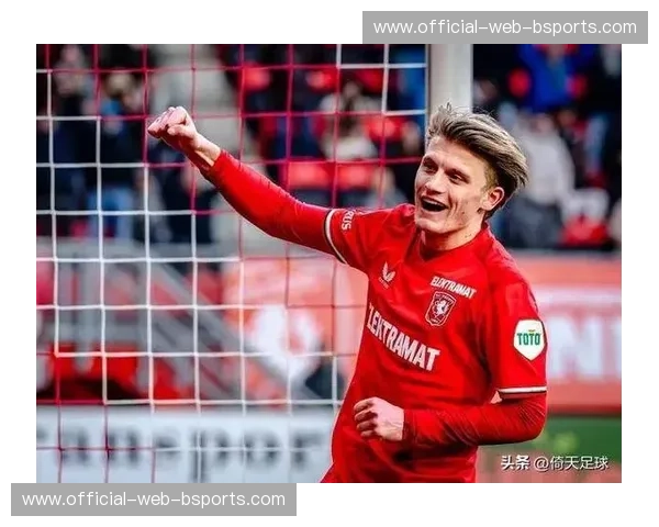 费耶诺德中场希曼斯基调度受阻，特温特针对性逼抢限制其转身出球